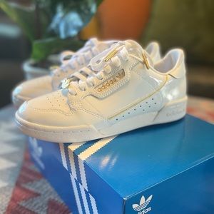 Adidas Women’s Size 6 Shoe (never worn)